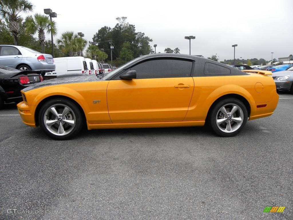 2007 Mustang GT Deluxe Coupe - Grabber Orange / Dark Charcoal photo #2