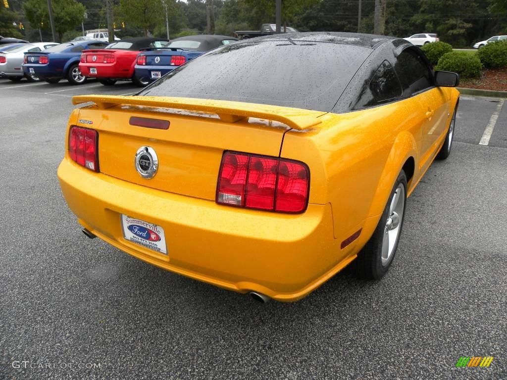 2007 Mustang GT Deluxe Coupe - Grabber Orange / Dark Charcoal photo #11