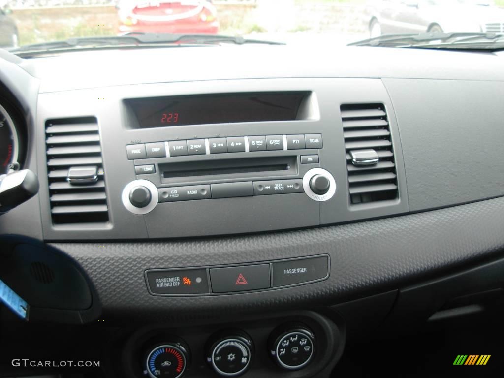 2010 Lancer DE - Wicked White Metallic / Black photo #4