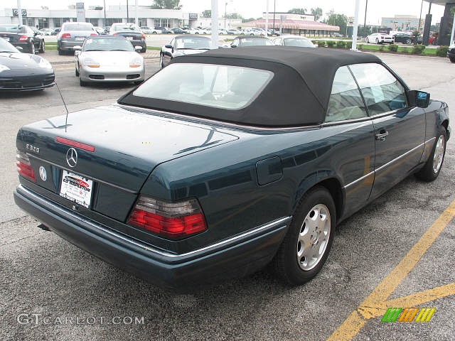 1995 E 320 Convertible - Brilliant Emerald Pearl / Palomino photo #6