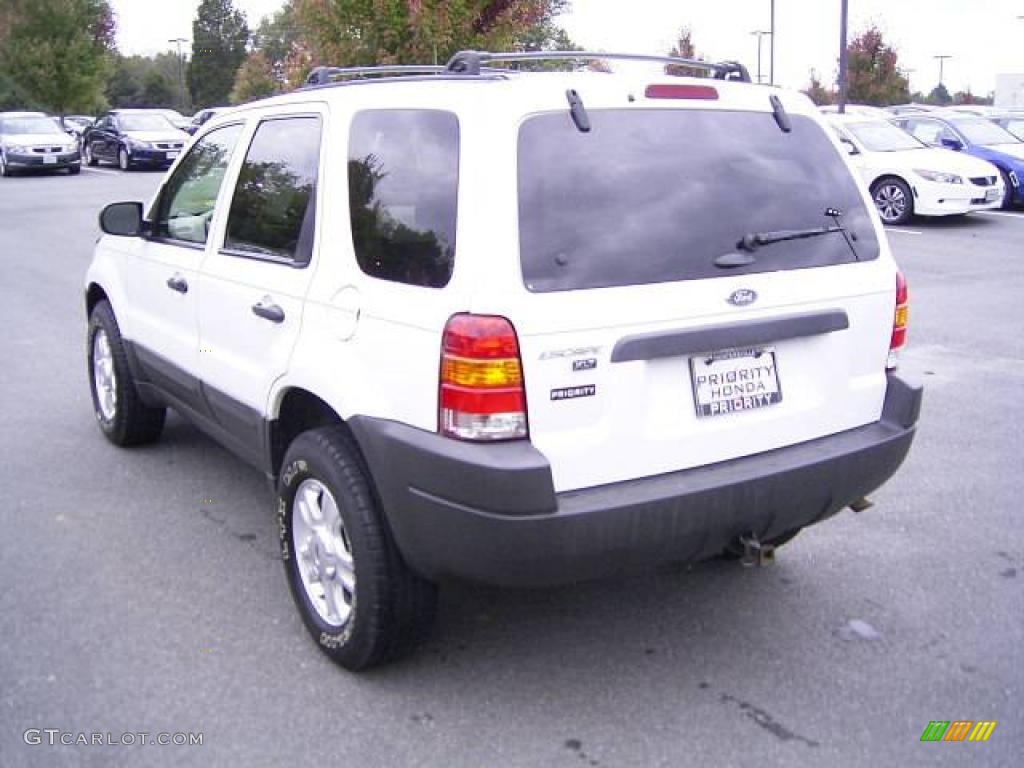 2003 Escape XLT V6 4WD - Oxford White / Medium Dark Pebble photo #2