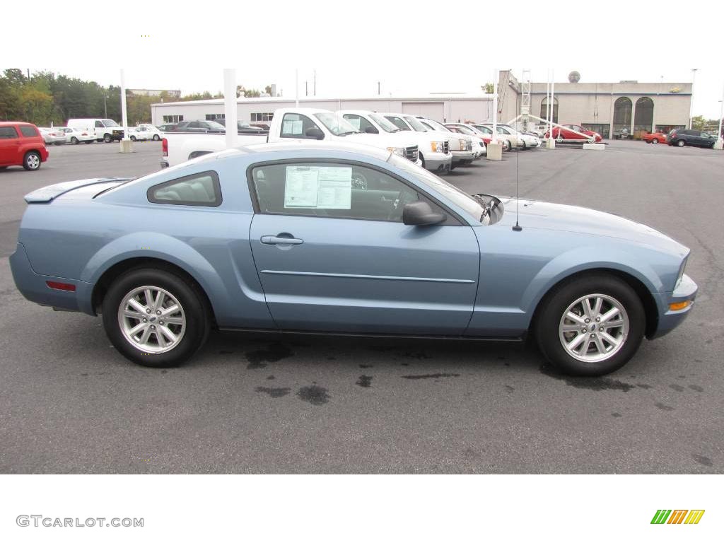 2008 Mustang V6 Deluxe Coupe - Windveil Blue Metallic / Light Graphite photo #5