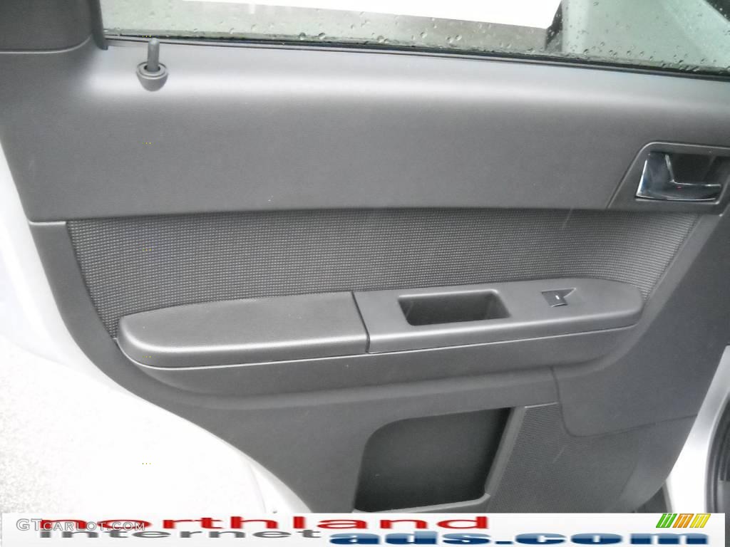 2010 Escape Limited V6 4WD - Ingot Silver Metallic / Charcoal Black photo #13