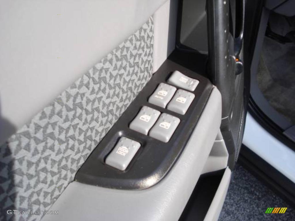 2004 Aztek AWD - Summit White / Dark Gray photo #13