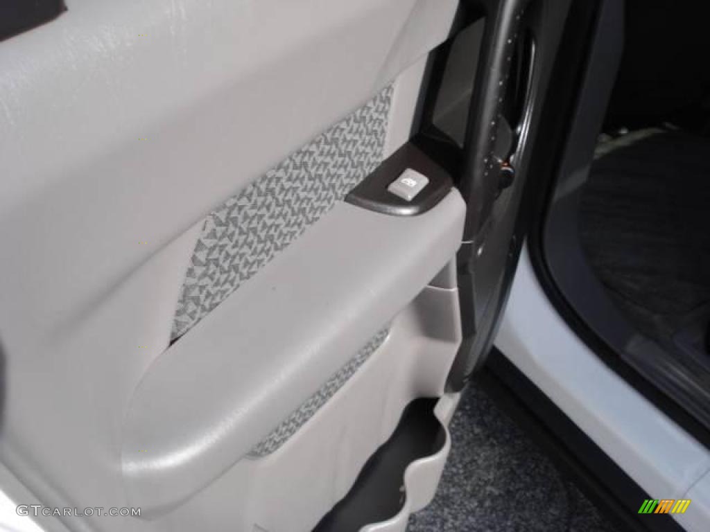 2004 Aztek AWD - Summit White / Dark Gray photo #19