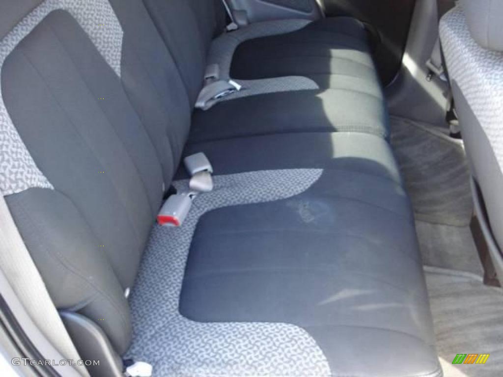 2004 Aztek AWD - Summit White / Dark Gray photo #24