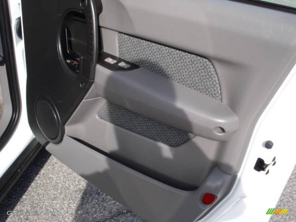 2004 Aztek AWD - Summit White / Dark Gray photo #25