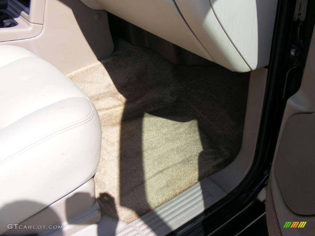 2003 Suburban 1500 LT 4x4 - Black / Tan/Neutral photo #24