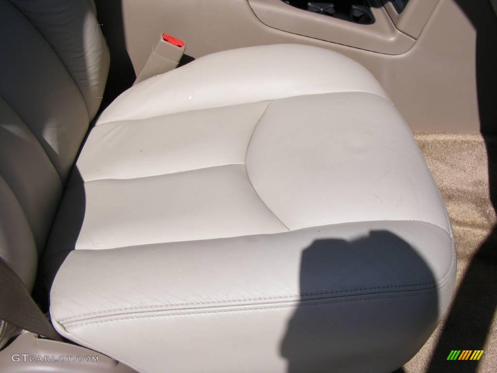 2003 Suburban 1500 LT 4x4 - Black / Tan/Neutral photo #26