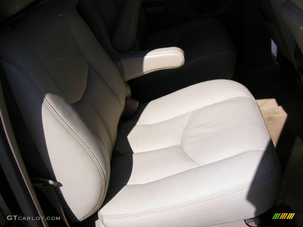 2003 Suburban 1500 LT 4x4 - Black / Tan/Neutral photo #28