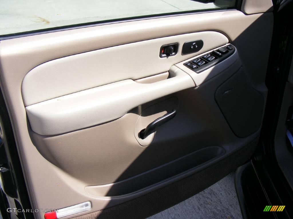 2003 Suburban 1500 LT 4x4 - Black / Tan/Neutral photo #38