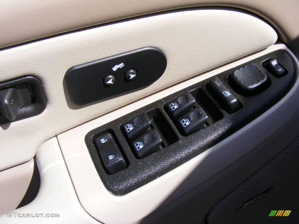 2003 Suburban 1500 LT 4x4 - Black / Tan/Neutral photo #39