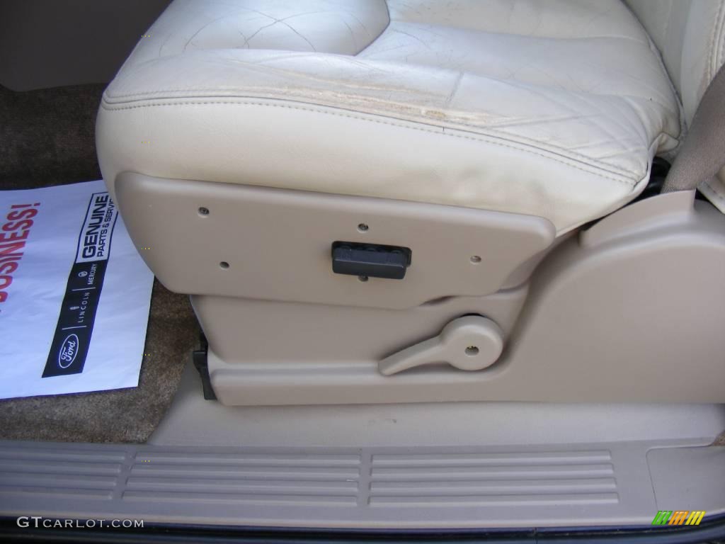 2003 Suburban 1500 LT 4x4 - Black / Tan/Neutral photo #43