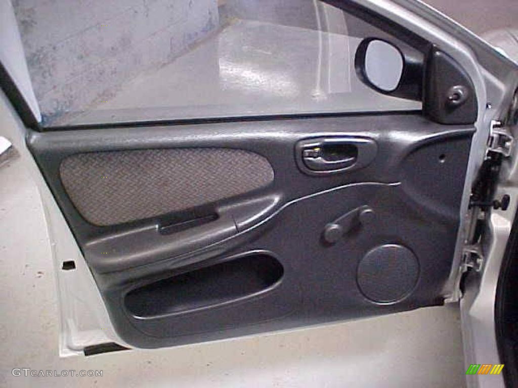 2001 Neon SE - Bright Silver Metallic / Dark Slate Gray photo #18