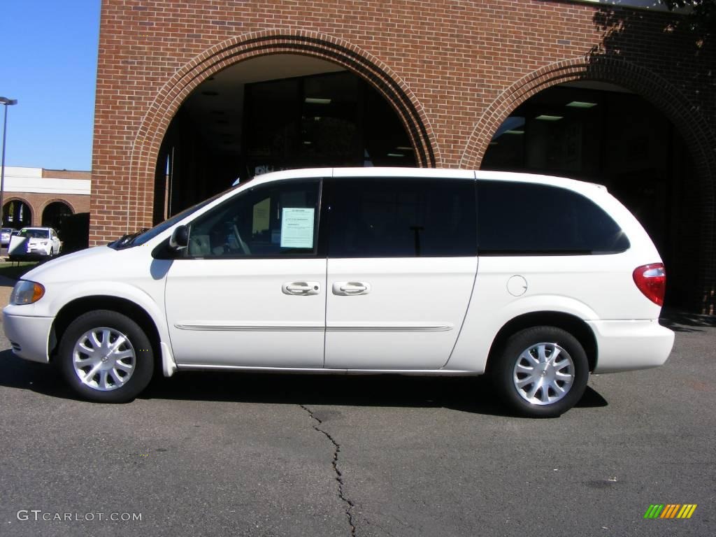 2003 Town & Country LX - Stone White / Taupe photo #20