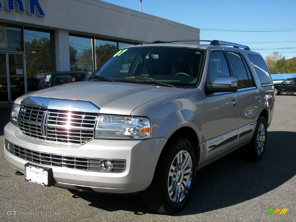 2007 Navigator Ultimate 4x4 - Silver Birch Metallic / Charcoal photo #2