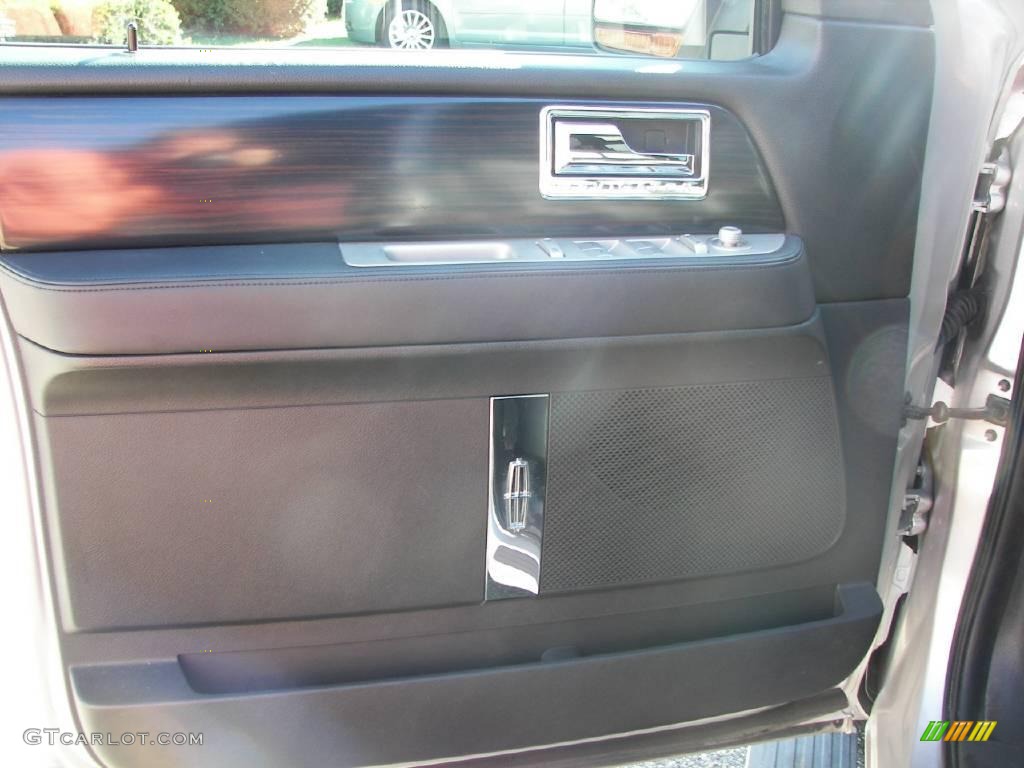 2007 Navigator Ultimate 4x4 - Silver Birch Metallic / Charcoal photo #12