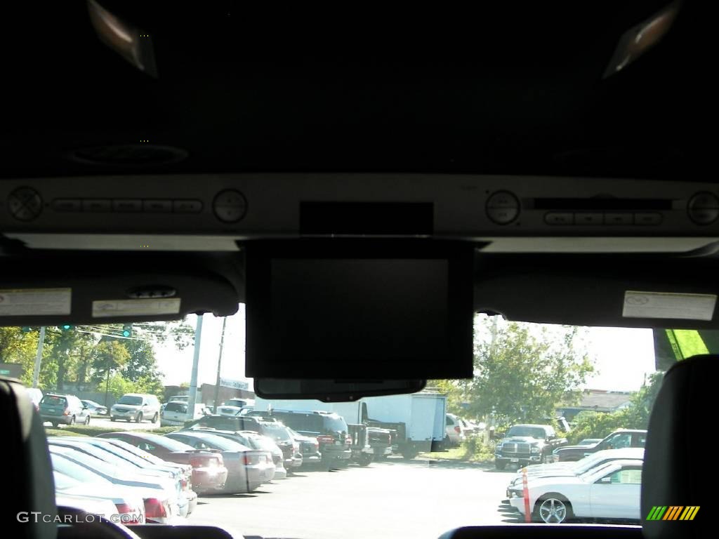 2007 Navigator Ultimate 4x4 - Silver Birch Metallic / Charcoal photo #15