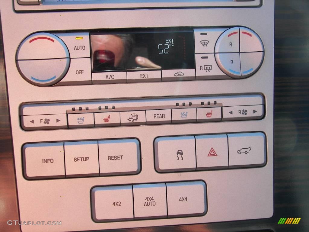 2007 Navigator Ultimate 4x4 - Silver Birch Metallic / Charcoal photo #16