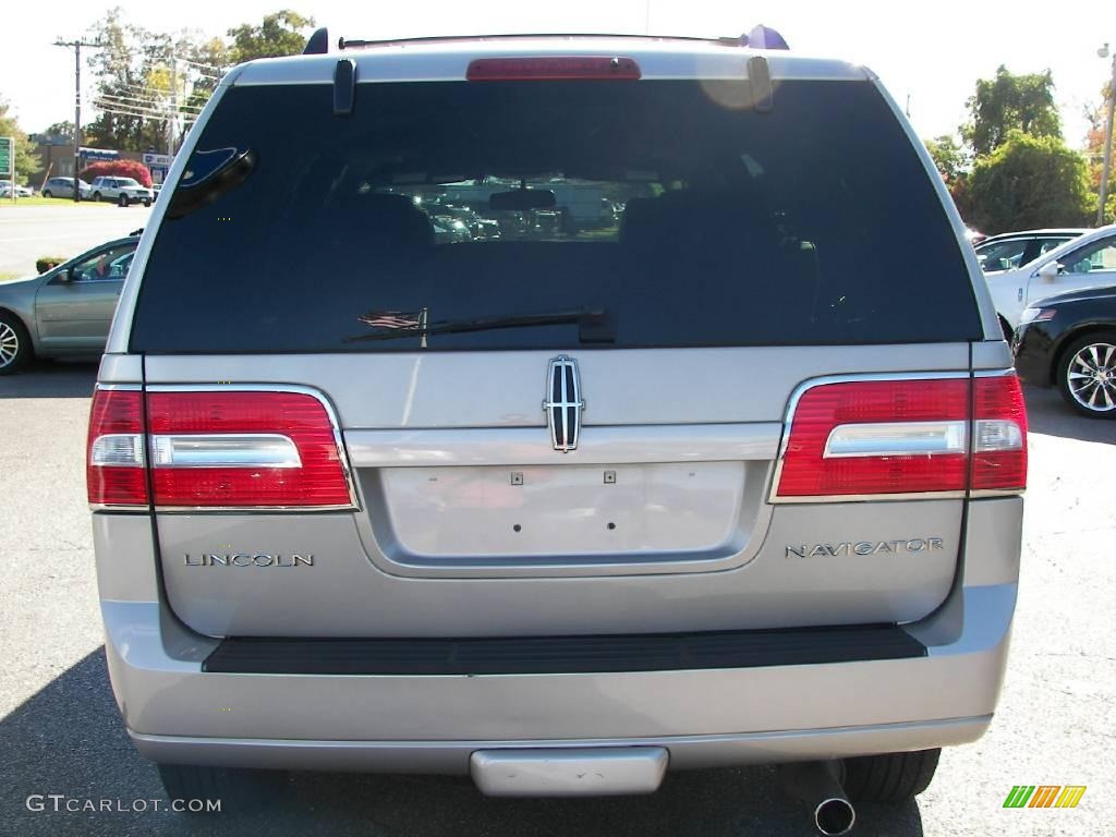 2007 Navigator Ultimate 4x4 - Silver Birch Metallic / Charcoal photo #25