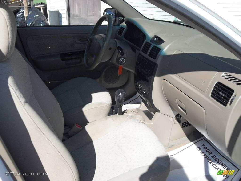 2003 Rio Cinco Hatchback - Polar White / Gray photo #10