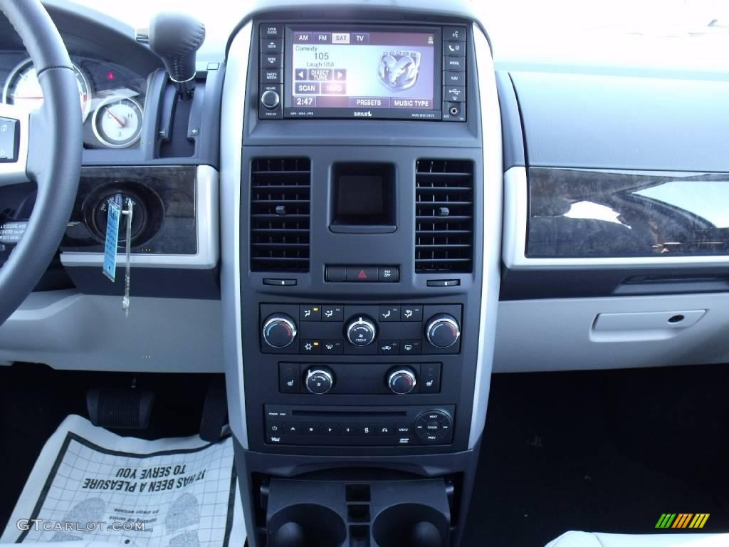 2010 Grand Caravan SXT - Stone White / Medium Slate Gray/Light Shale photo #12