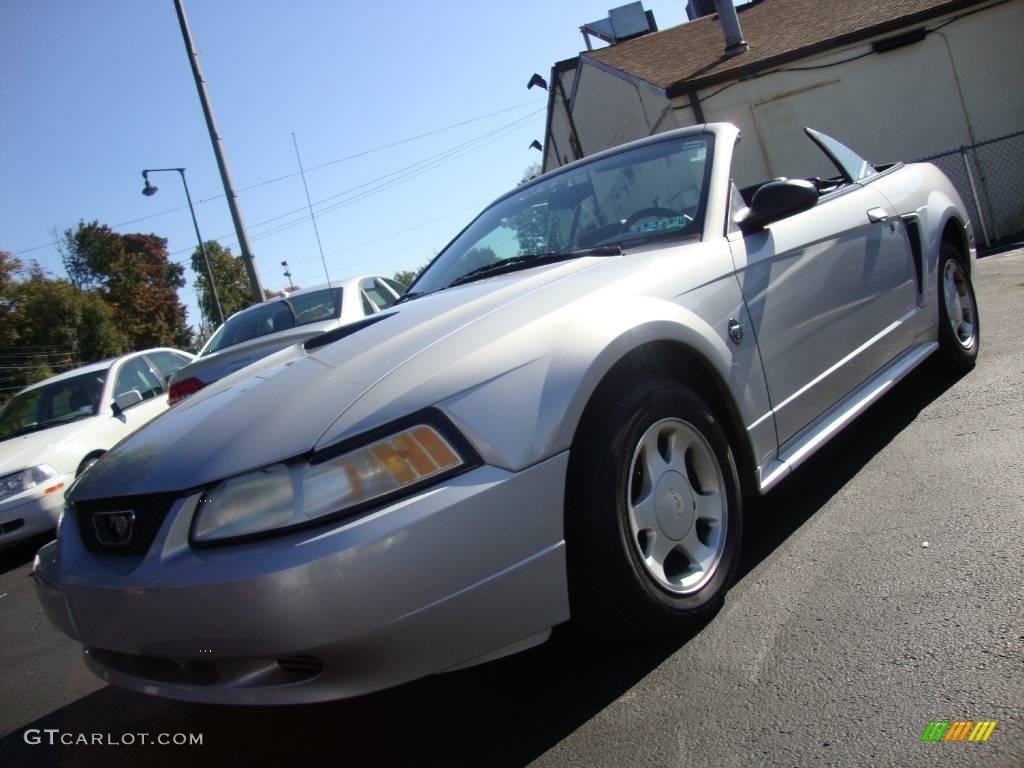 1999 Mustang V6 Convertible - Silver Metallic / Dark Charcoal photo #2
