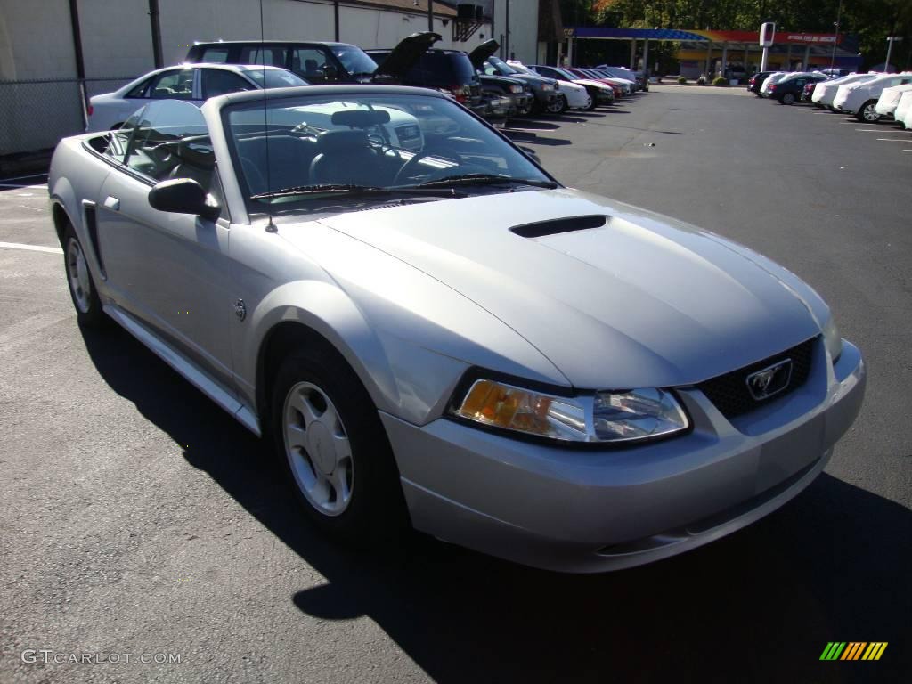 1999 Mustang V6 Convertible - Silver Metallic / Dark Charcoal photo #4
