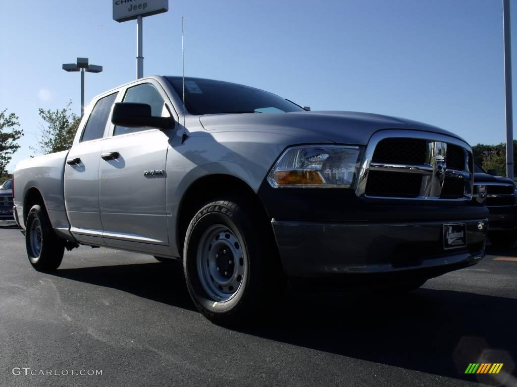 2010 Ram 1500 ST Quad Cab - Bright Silver Metallic / Dark Slate/Medium Graystone photo #4