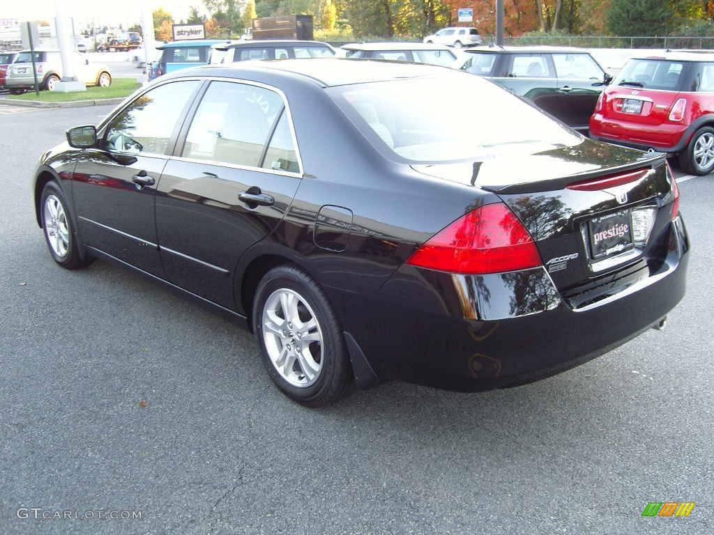 2006 Accord SE Sedan - Nighthawk Black Pearl / Ivory photo #2