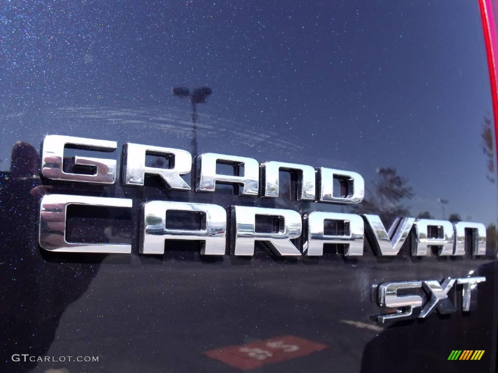 2010 Grand Caravan SXT - Blackberry Metallic / Dark Slate Gray/Light Shale photo #9