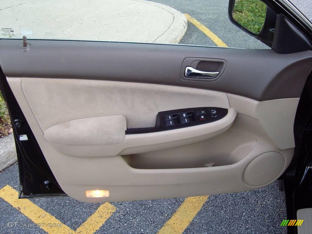2006 Accord SE Sedan - Nighthawk Black Pearl / Ivory photo #8
