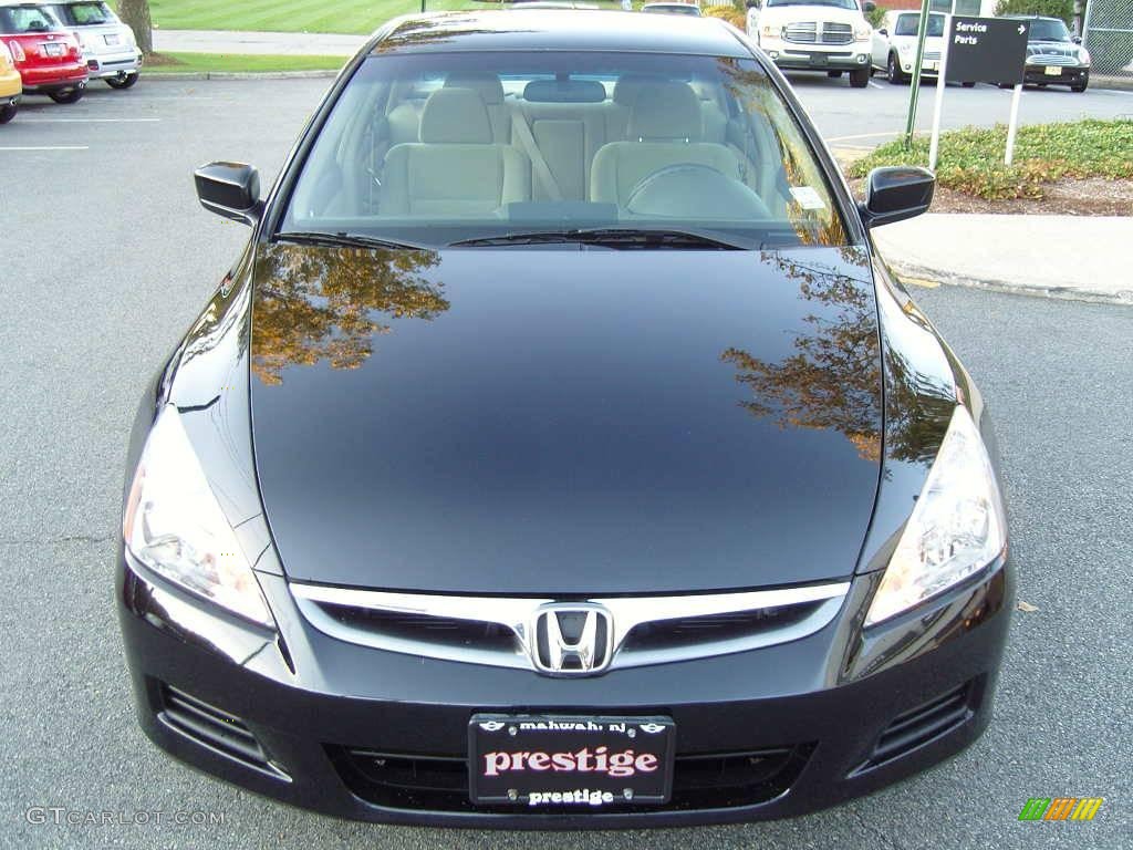 2006 Accord SE Sedan - Nighthawk Black Pearl / Ivory photo #14
