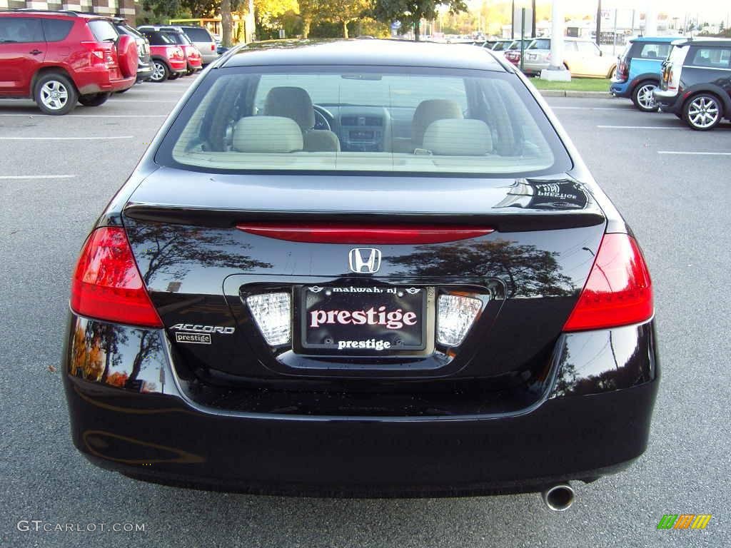 2006 Accord SE Sedan - Nighthawk Black Pearl / Ivory photo #18