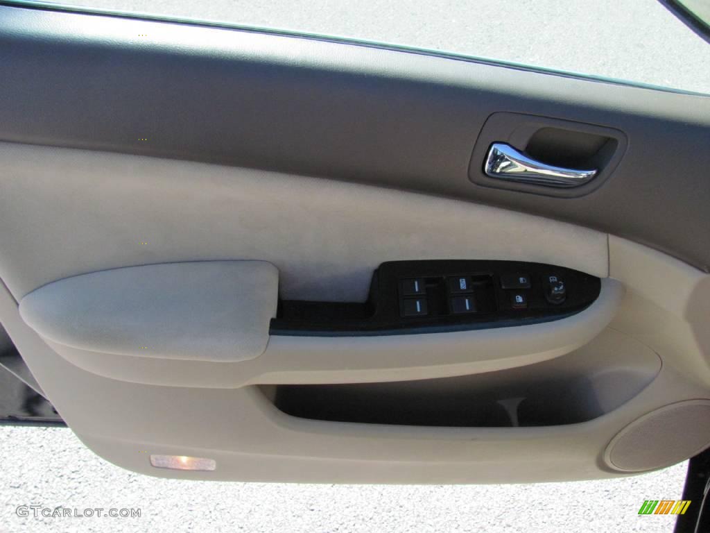 2006 Accord SE Sedan - Nighthawk Black Pearl / Ivory photo #10