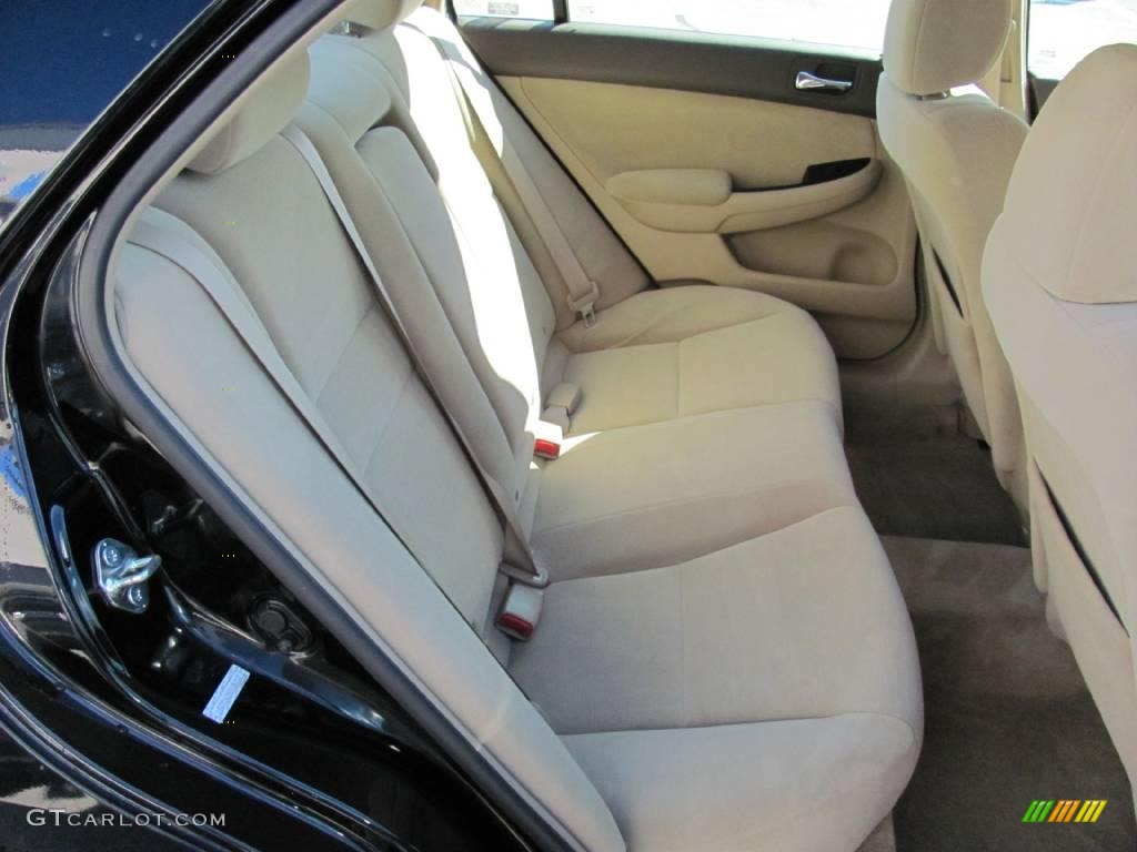2006 Accord SE Sedan - Nighthawk Black Pearl / Ivory photo #13