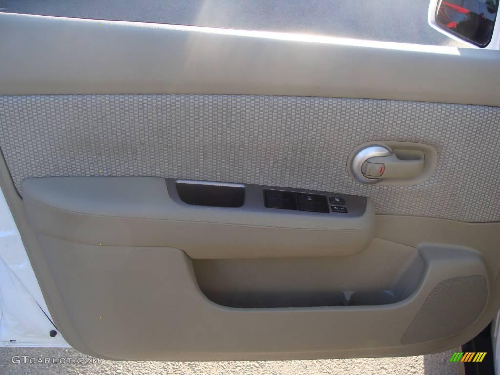2008 Versa 1.8 SL Hatchback - Fresh Powder White / Beige photo #11