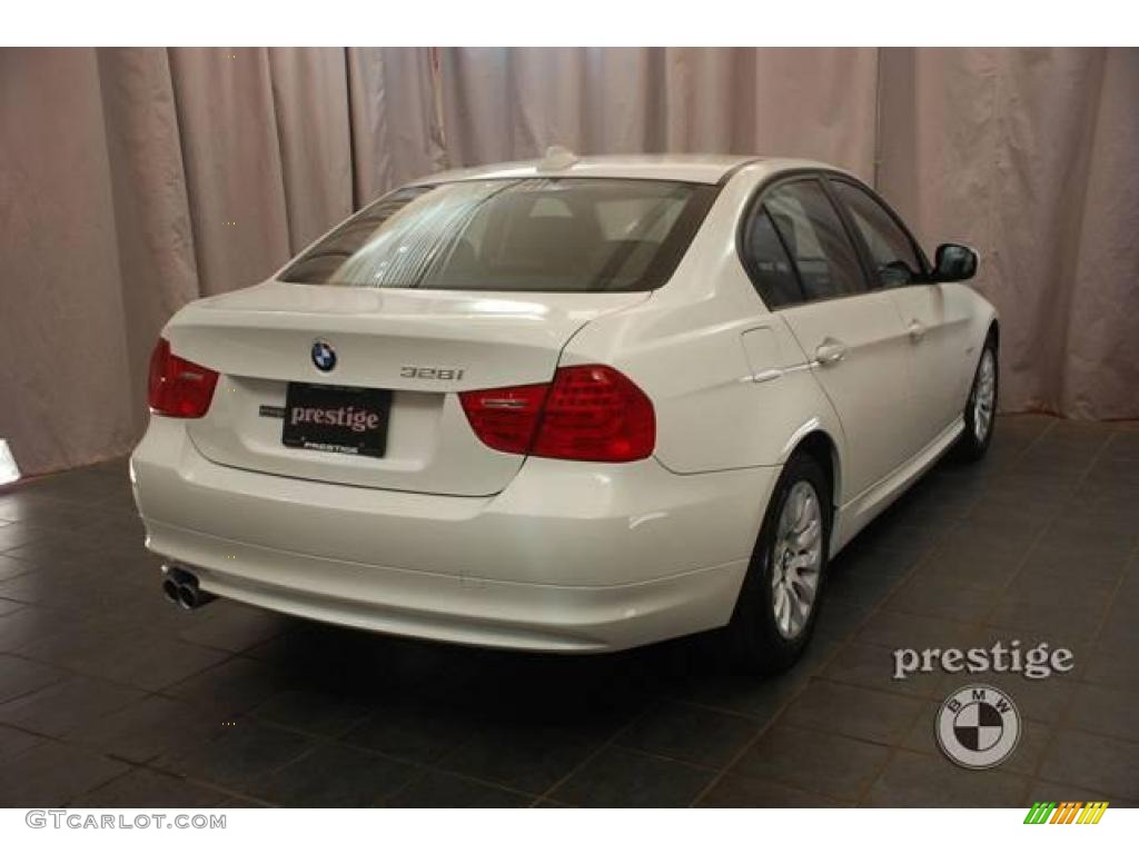 2009 3 Series 328i Sedan - Alpine White / Black photo #2