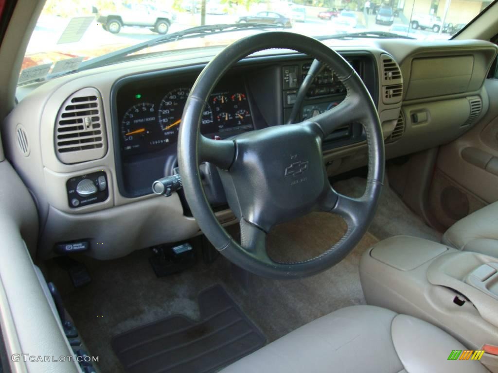 1999 Suburban K1500 LT 4x4 - Victory Red / Neutral photo #11