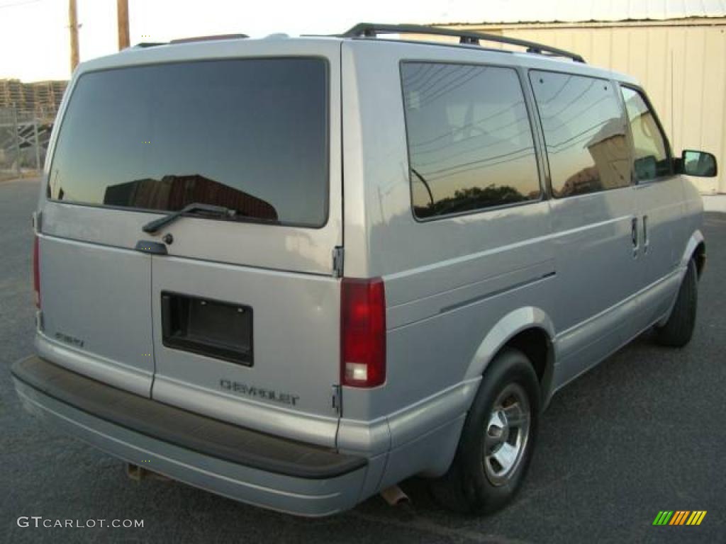 2000 Astro LS Passenger Van - Silvermist Metallic / Medium Gray photo #6