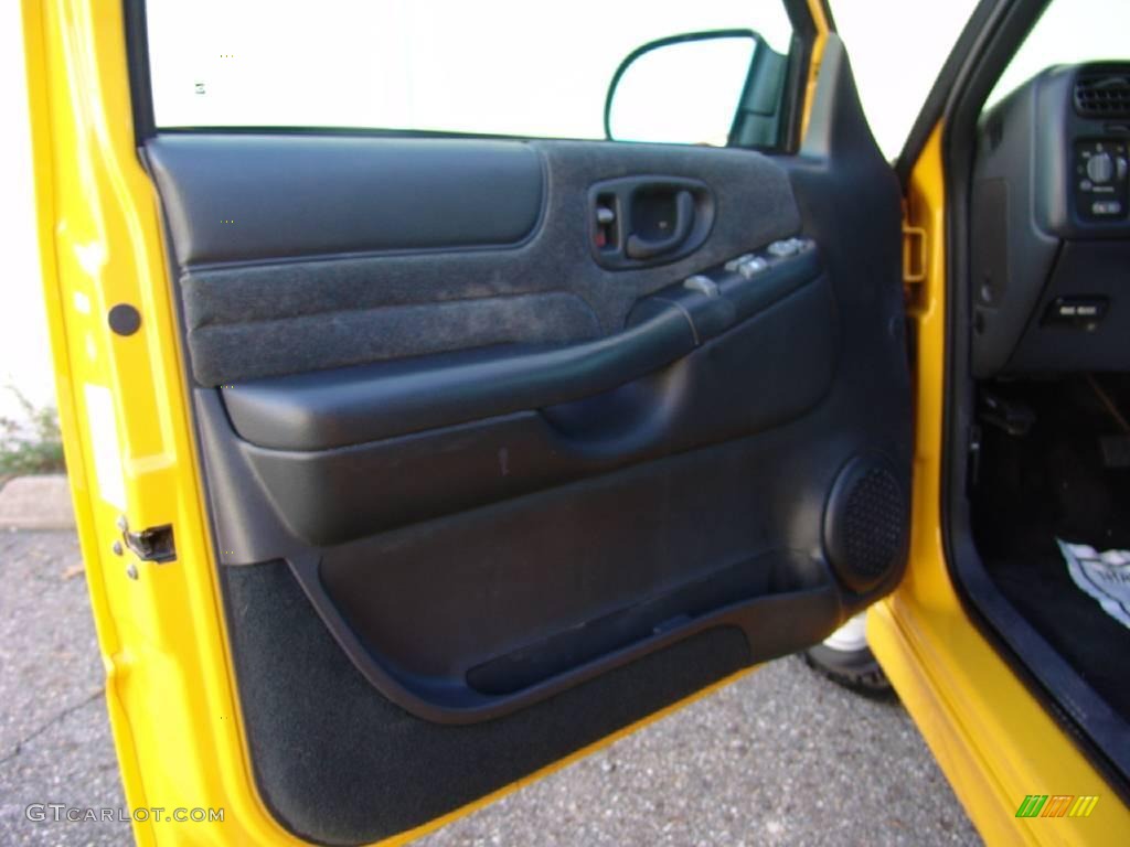 2002 Blazer Xtreme - Yellow / Graphite photo #16