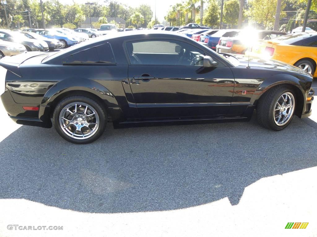 2005 Mustang GT Premium Coupe - Black / Dark Charcoal photo #8