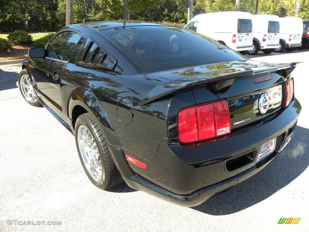2005 Mustang GT Premium Coupe - Black / Dark Charcoal photo #11