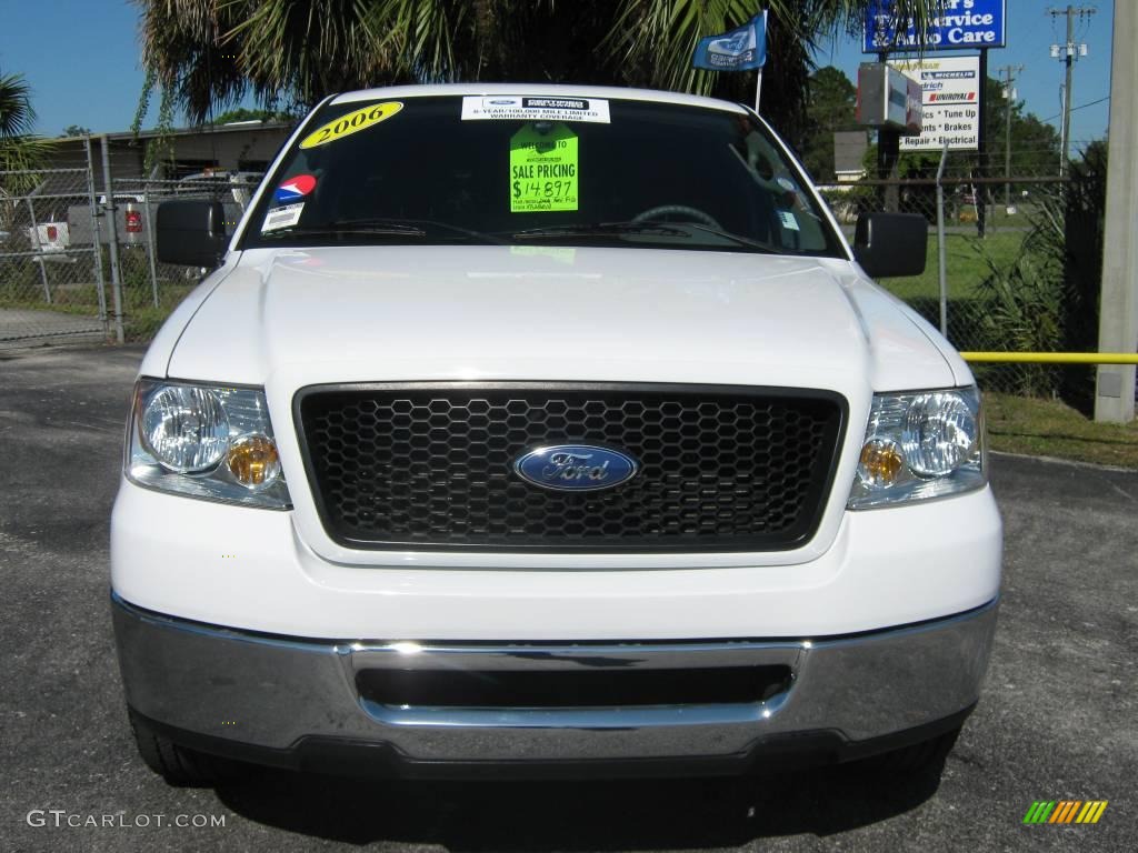 2006 F150 XLT Regular Cab - Oxford White / Medium Flint photo #8