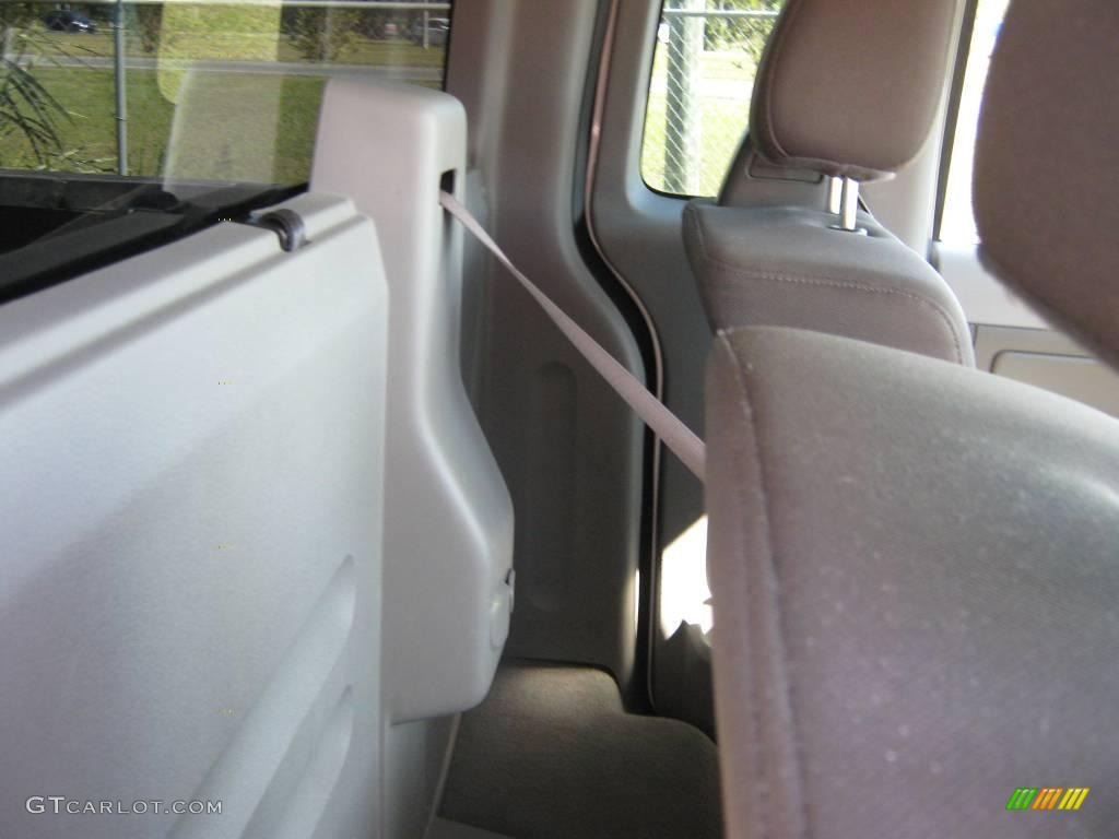 2006 F150 XLT Regular Cab - Oxford White / Medium Flint photo #19