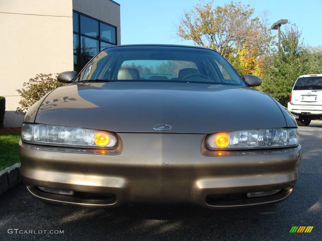 1998 Intrigue GL - Gold Metallic / Beige photo #2