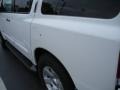 Blizzard White - Armada LE 4x4 Photo No. 8