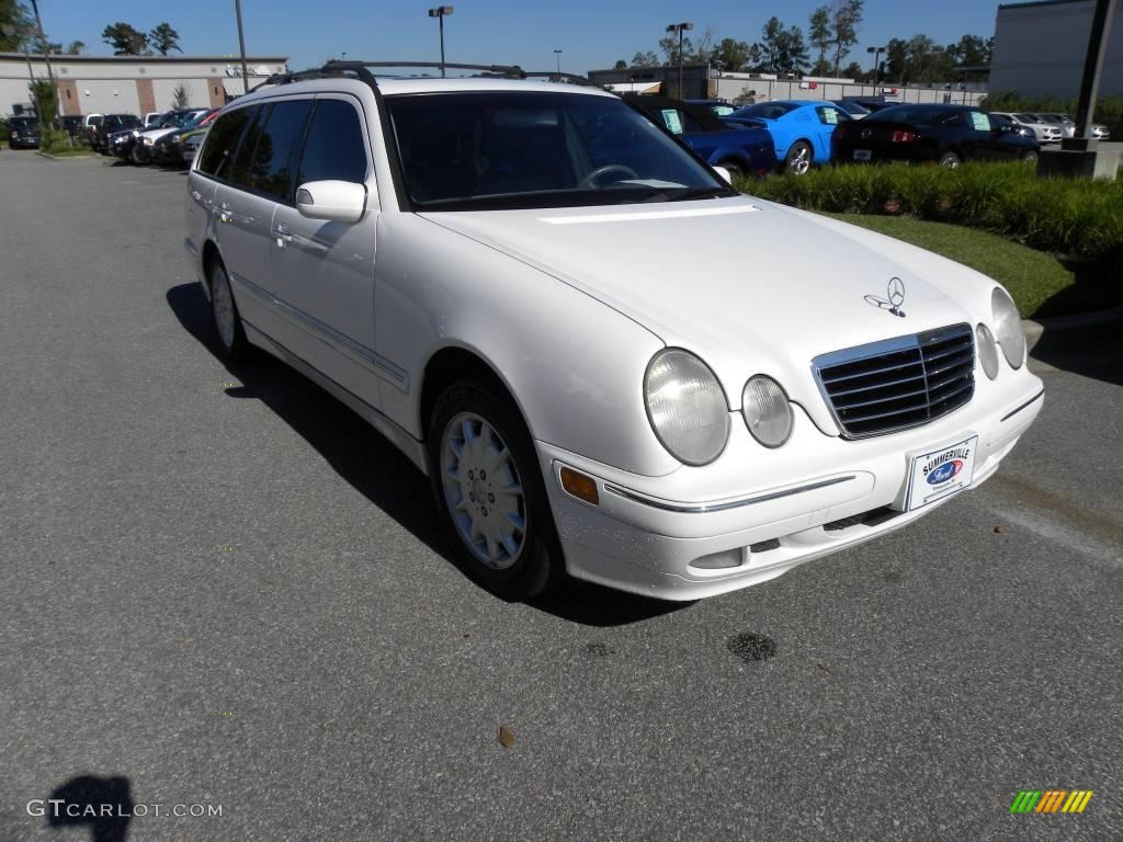 2000 E 320 4Matic Wagon - Glacier White / Ash photo #1