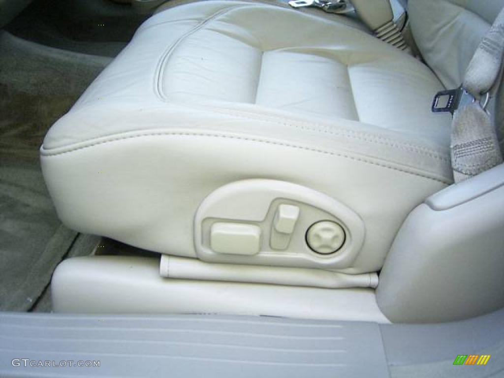 2003 DeVille Sedan - White Diamond / Neutral Shale Beige photo #9