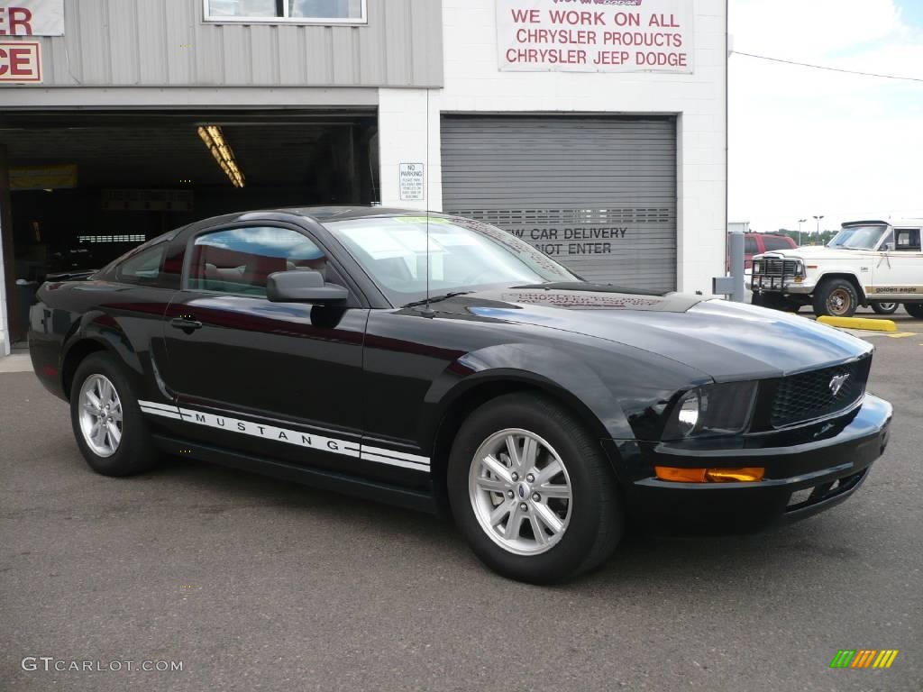 2007 Mustang V6 Deluxe Coupe - Black / Light Graphite photo #3